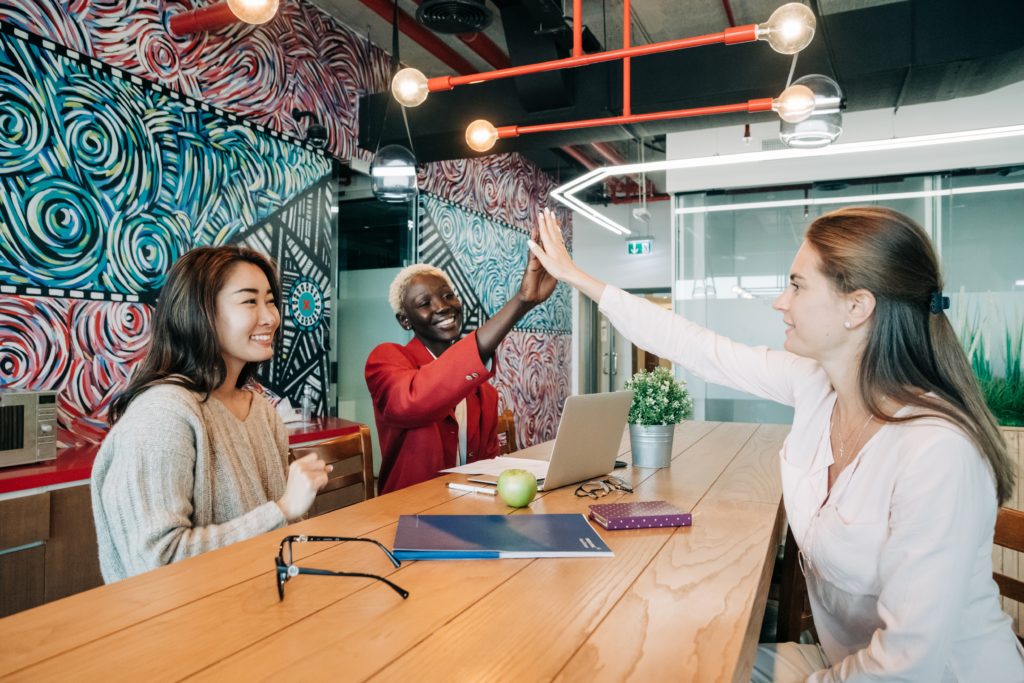 Conseiller de l'AGITH accompagnant une entreprise dans son obligation d'emploi (OETH)